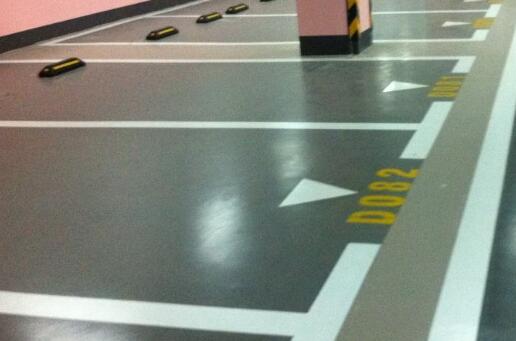 聚氨酯地坪涂料系統防滑靜音 干濕環境都站得住，表面降噪設計