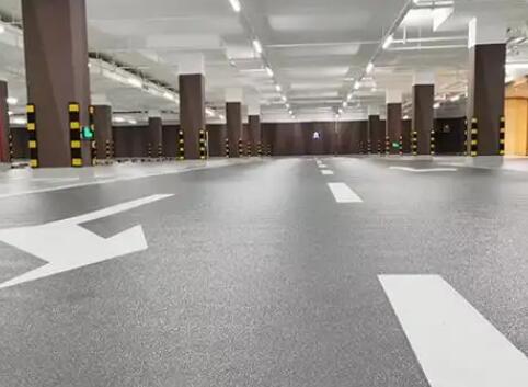 工廠磨石地坪施工難題不用愁，專業(yè)設(shè)備團(tuán)隊(duì)來(lái)解憂